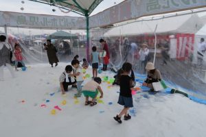 真夏の雪遊び　in　アーバンホール児島駅前